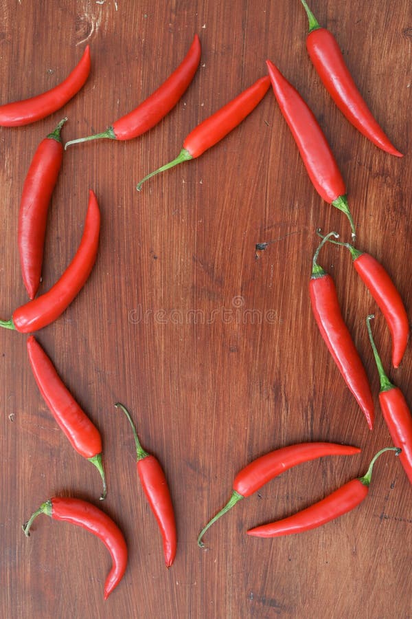 Röd Chilipeppar. Peppar för röd chili på tabellen