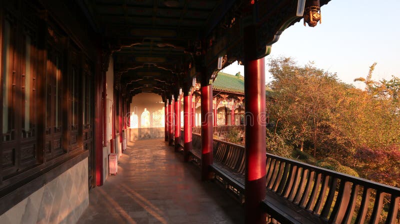 Röd paviljong, traditionell kinesisk arkitektur, pagod för Hong En Templeï ¼ŒBuddhist tempel arkivfoto Röd paviljong, traditionell kinesisk arkitektur, pagod för Hong En Templeï ¼ŒBuddhist tempel arkivfoto
