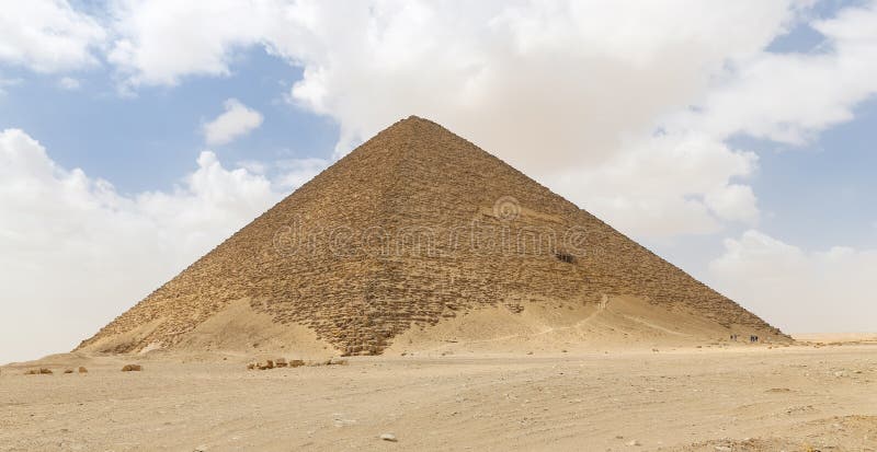 Röd pyramid av Dahshur i Kairo, Egypten arkivfoton Röd pyramid av Dahshur i Kairo, Egypten arkivfoton