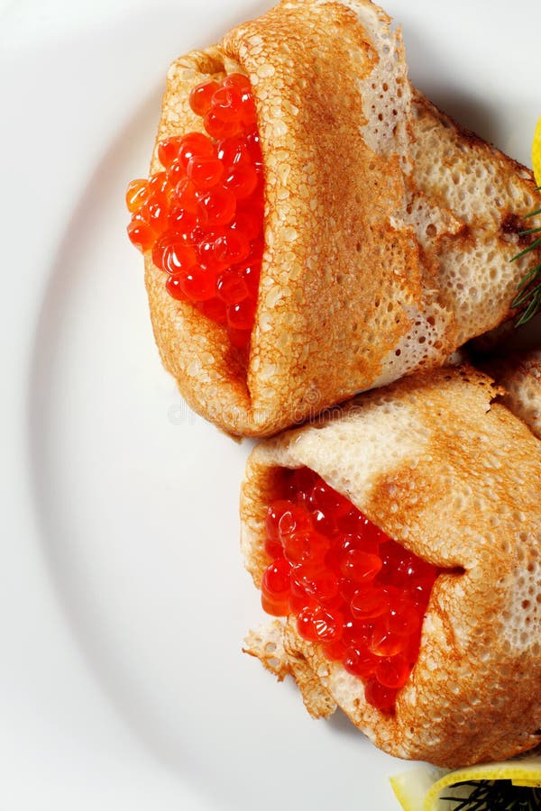 röda kaviarpannkakor royaltyfri foto röda kaviarpannkakor royaltyfri foto