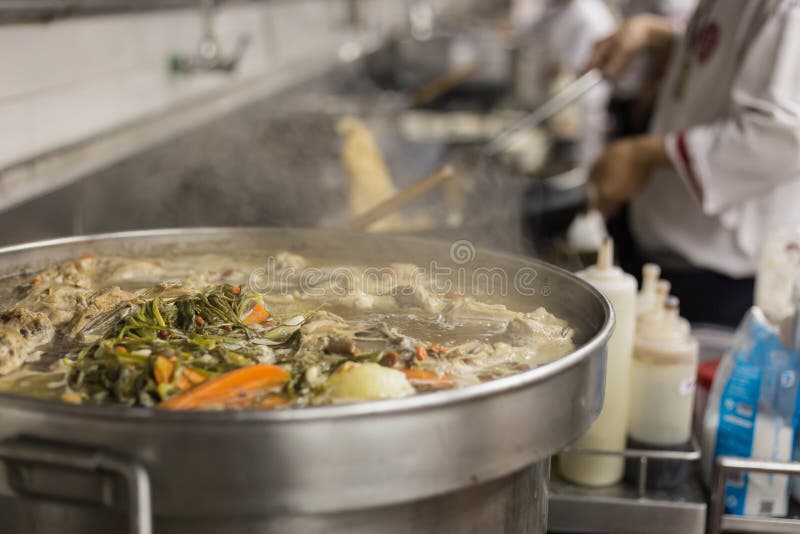 Rörelsekockar av ett restaurangkök royaltyfria foton Rörelsekockar av ett restaurangkök royaltyfria foton