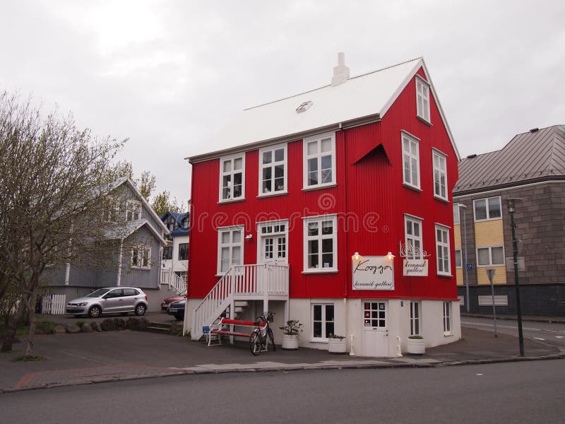 Rött hus Reykjavik Island arkivfoto Rött hus Reykjavik Island arkivfoto