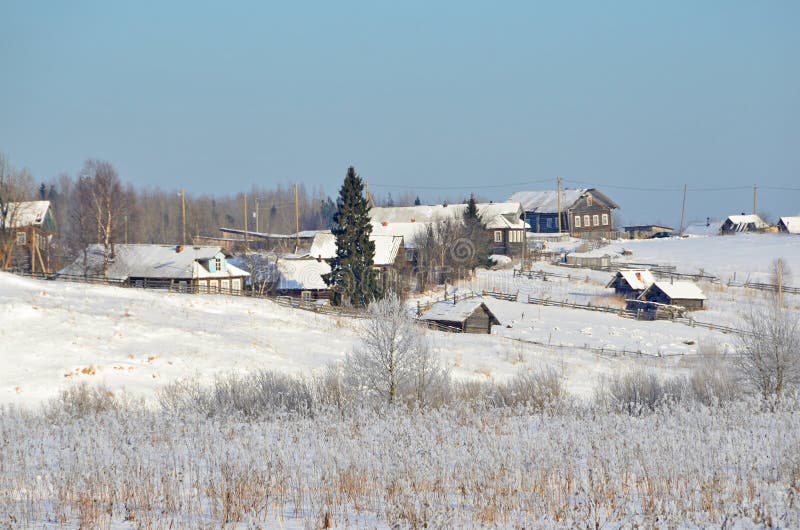 Rússia, região de Arkhangelsk, vila Turchasovo no inverno imagem de stock Rússia, região de Arkhangelsk, vila Turchasovo no inverno imagem de stock