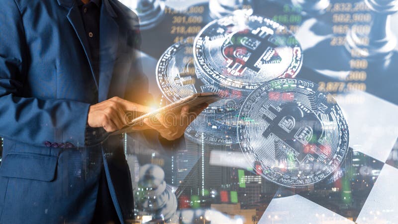 Rührende Tablette des Geschäftsmannfingers mit Finanz- und Bankwesengewinndiagramm des Vorrates lizenzfreies stockfoto Rührende Tablette des Geschäftsmannfingers mit Finanz- und Bankwesengewinndiagramm des Vorrates lizenzfreies stockfoto