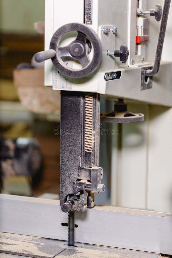 Rüttelnde Maschine mit Griff für das Anheben oder die Senkung des Blattes lizenzfreie stockfotografie Rüttelnde Maschine mit Griff für das Anheben oder die Senkung des Blattes lizenzfreie stockfotografie