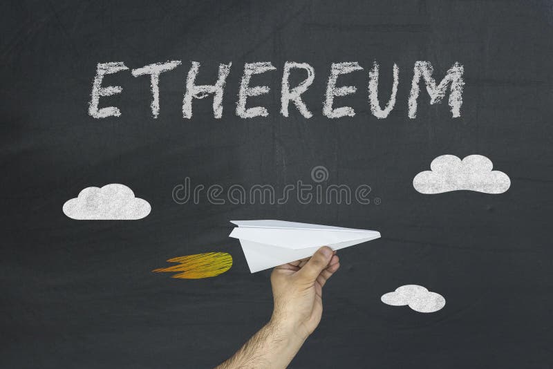 Ręka z papierowym statkiem Ethereum i tekstem obraz stock Ręka z papierowym statkiem Ethereum i tekstem obraz stock