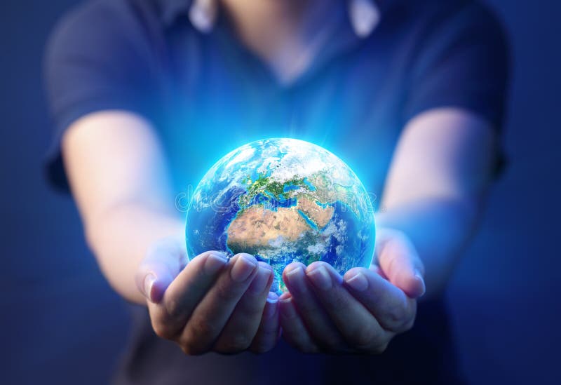 Ręki Trzyma planetę - Ziemskiego dnia pojęcie zdjęcie stock Ręki Trzyma planetę - Ziemskiego dnia pojęcie zdjęcie stock