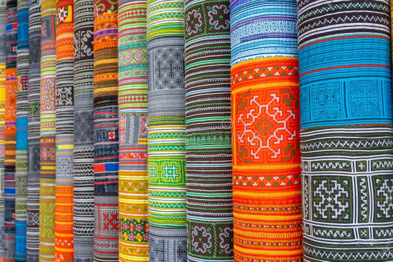Rękodzieła haftowane tkaniny z tradycyjnym wzorem mniejszości etnicznej Hmong w Wietnamie fotografia stock