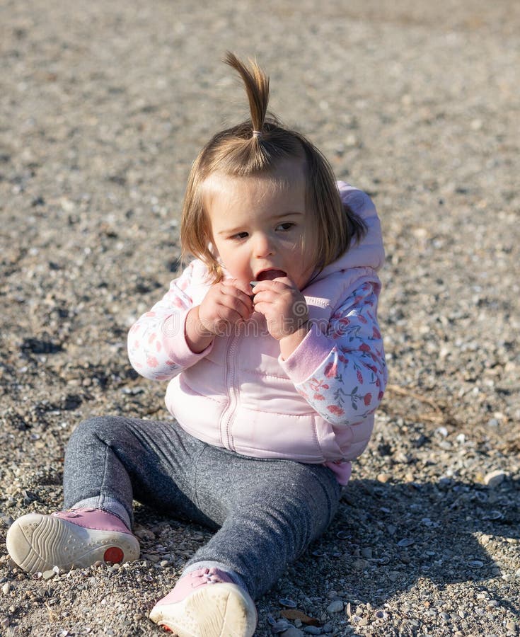Seance Sable Plage Mignon Bebe Fille Photo Stock Image Du Cote Enfant Seance Sable Plage Mignon Bebe Fille Photo Stock Image Du Cote Enfant