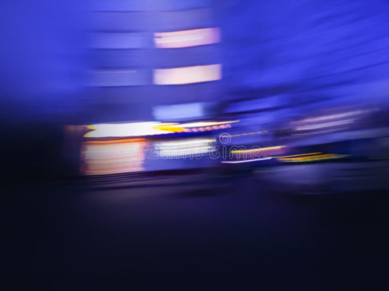 's nachts ontdooide gloeiende straat met lichtlantaarns. het leven in de wazige nacht moderne stad stock afbeeldingen 's nachts ontdooide gloeiende straat met lichtlantaarns. het leven in de wazige nacht moderne stad stock afbeeldingen