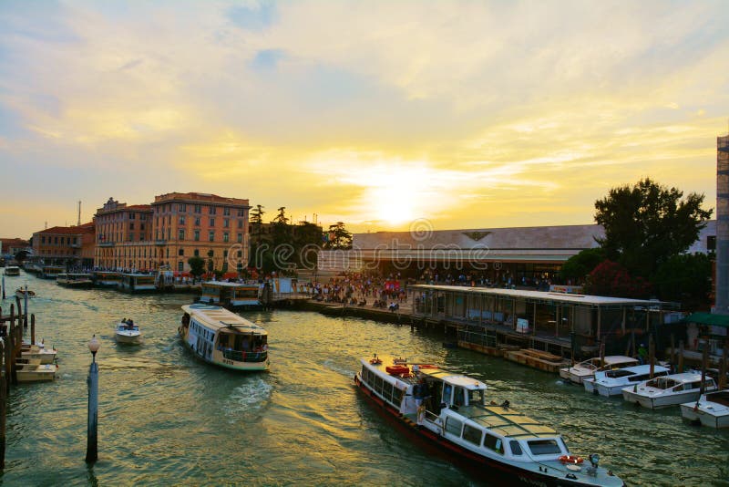 S Station de train de Lucia, Venise, Italie image stock S Station de train de Lucia, Venise, Italie image stock