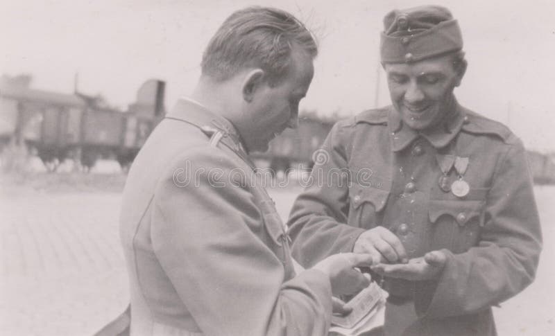 S00003 фото Венгрия железнодорожного вокзала WWII воинское стоковые фотографии rf S00003 фото Венгрия железнодорожного вокзала WWII воинское стоковые фотографии rf