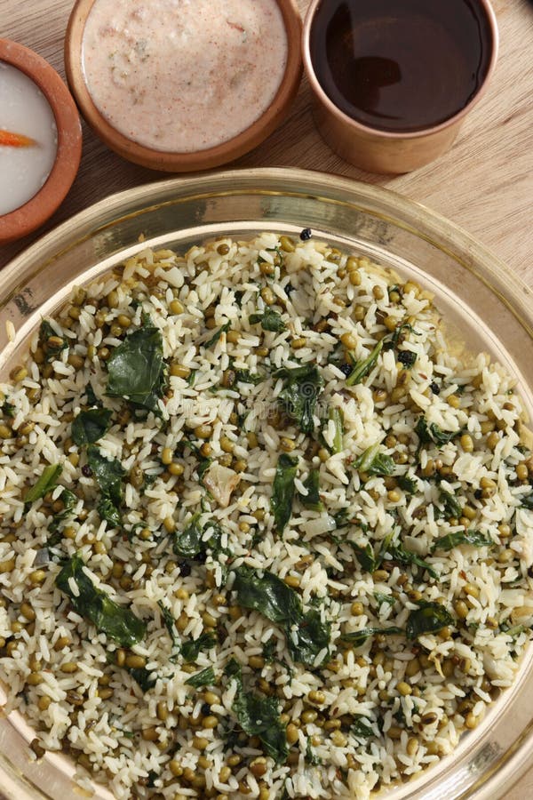 Saagwaali Khichri het is een het noorden Indische schotel royalty-vrije stock foto Saagwaali Khichri het is een het noorden Indische schotel royalty-vrije stock foto