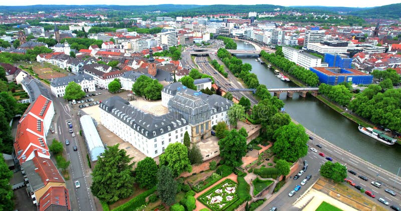 Saarbrucken Saarbruecken dans le château d'Allemagne images aériennes d'en haut banque de vidéos