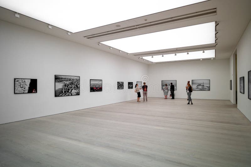 Saatchi Gallery editorial photography. Image of tourism - 181426857