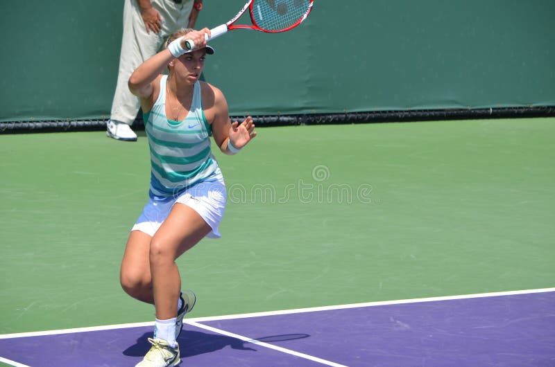 Forehand της Sabine Lisicki συνέχιση στοκ εικόνες με δικαίωμα ελεύθερης χρήσης