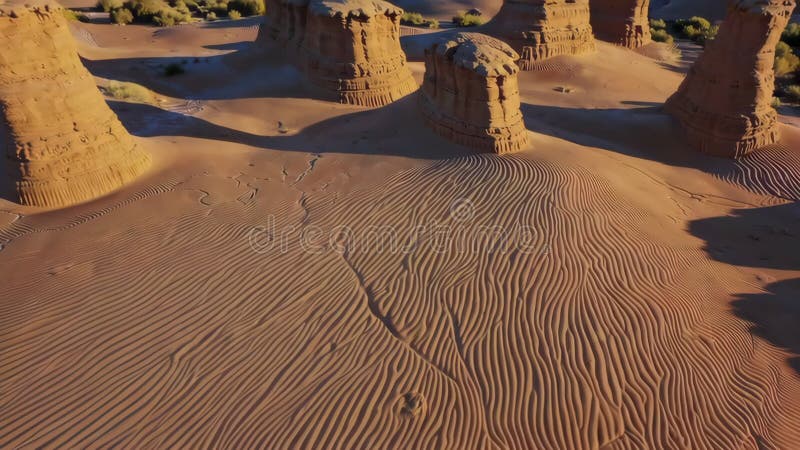 Sable balayé par le vent et formations rocheuses majestueuses dans le désert illustration de vecteur