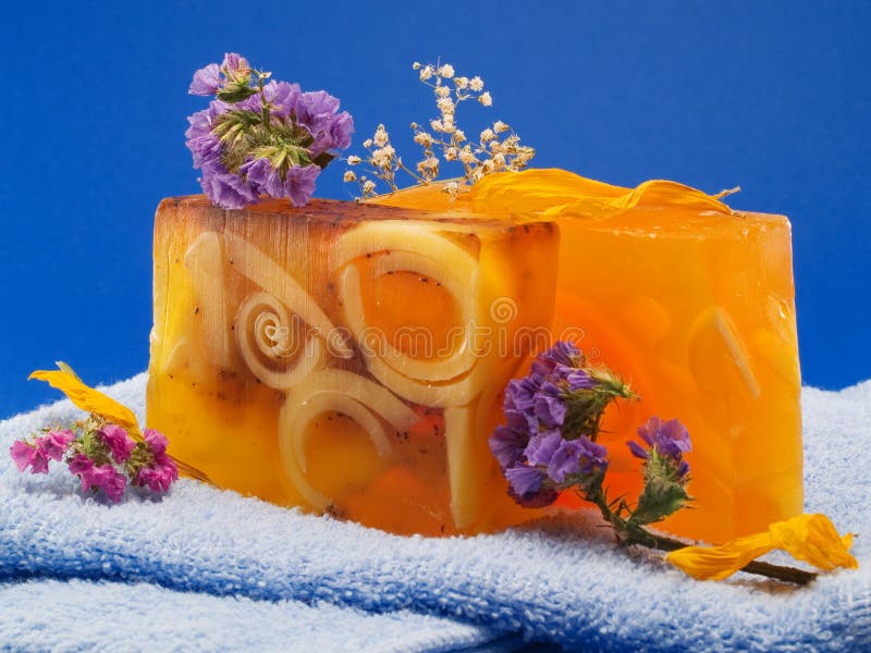 Sabões com flores fotografia de stock