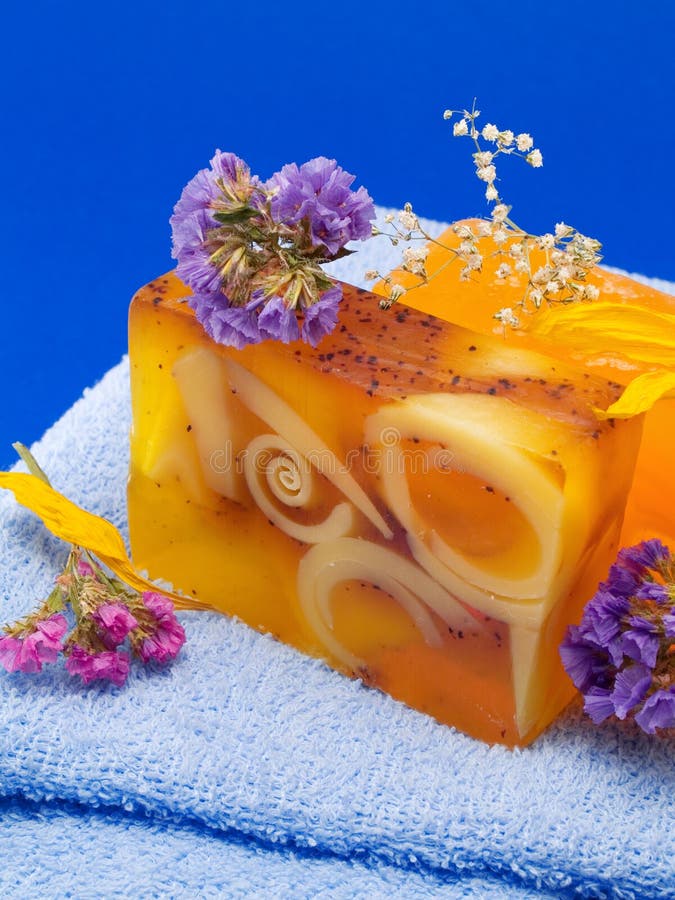 Sabões com flores fotos de stock royalty free