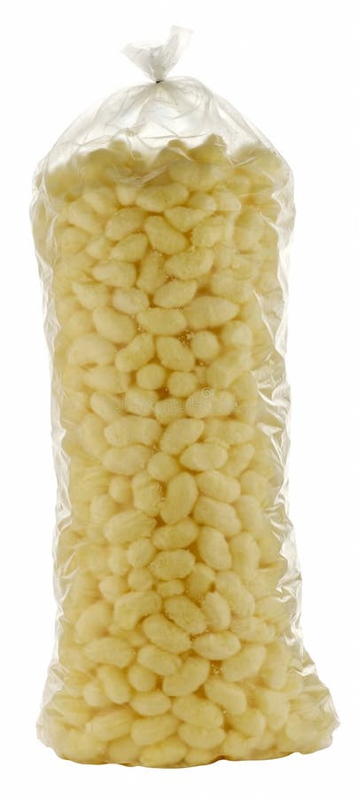 Sacco di plastica con bastoncini di mais dolci isolati su fondo bianco fotografie stock libere da diritti Sacco di plastica con bastoncini di mais dolci isolati su fondo bianco fotografie stock libere da diritti