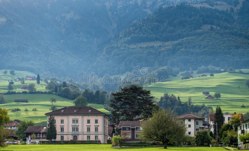 SACHSELN SWITZERLAND/EUROPA, WRZESIEŃ 22, -: Widoków budynków nea zdjęcia stock