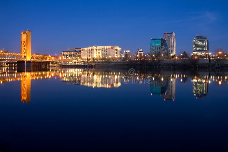 Sacramento, il riflesso nel fiume.