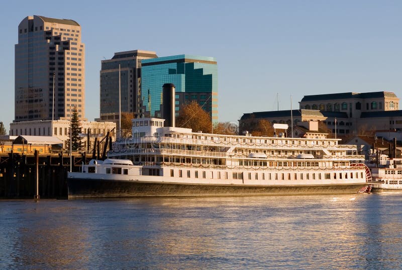 sacramento river boat cruise