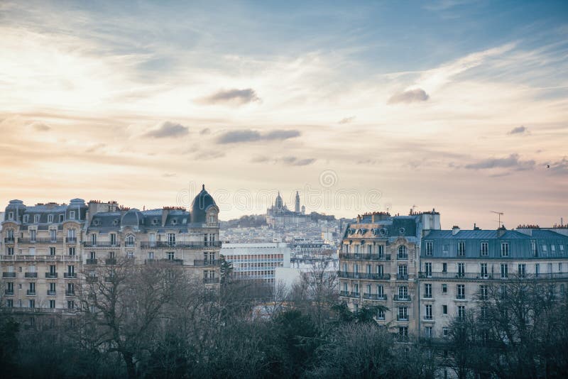 Sacre Coeur och Montmartre kulle i Paris, Frankrike arkivbild Sacre Coeur och Montmartre kulle i Paris, Frankrike arkivbild