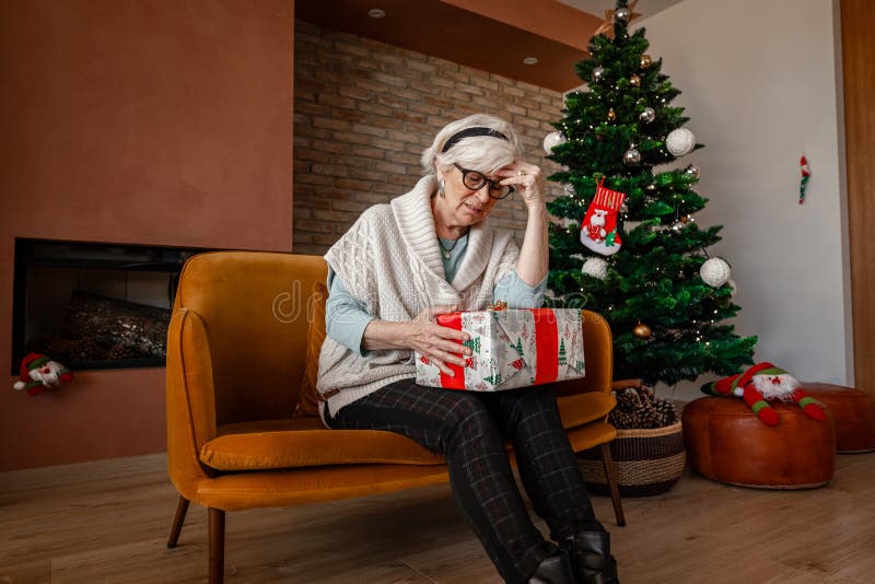 https://thumbs.dreamstime.com/b/sad-bored-elderly-woman-white-hair-sitting-alone-home-non-family-visit-her-christmas-depression-self-isolation-203000038.jpg