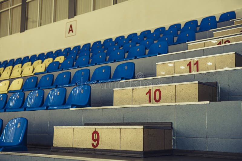 sadza stadium Sport areny błękitni i żółci plastikowi siedzenia salowy obrazy royalty free sadza stadium Sport areny błękitni i żółci plastikowi siedzenia salowy obrazy royalty free