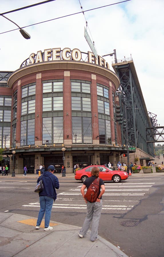 Safeco Field Seattle Mariners Editorial Photo Image of pitcher, roof 9519101