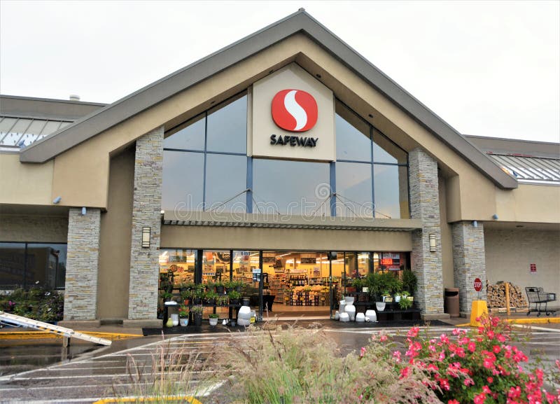 Safeway Grocery Store editorial stock image. Image of building 189485449