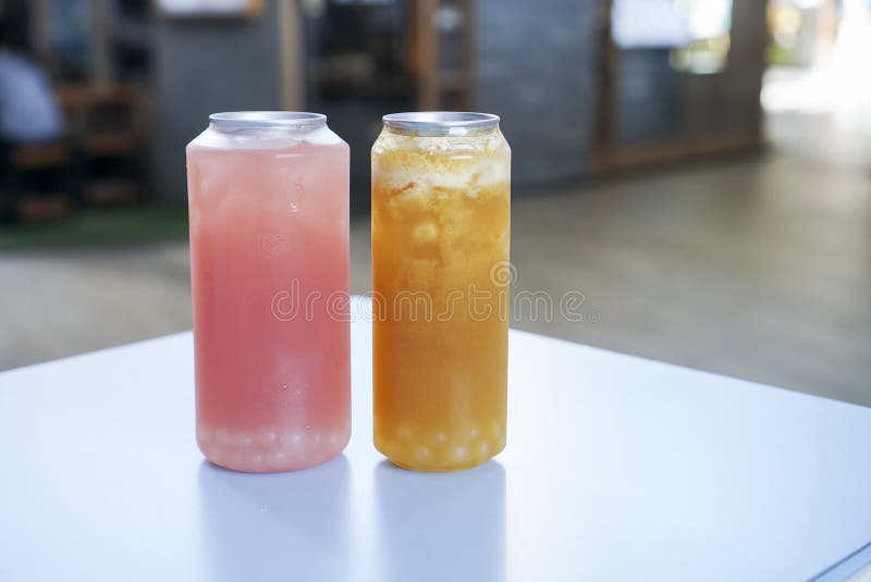 Saft av pressad Lychee och passionsfrukt royaltyfri fotografi Saft av pressad Lychee och passionsfrukt royaltyfri fotografi