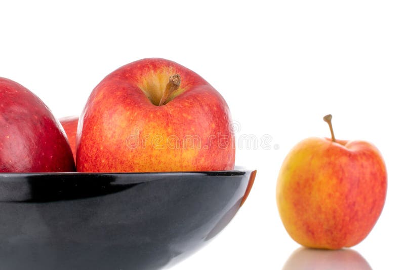 Saftige, süße Äpfel, makro isoliert auf weißem Hintergrund oben oder schwarz Hintergrund. stockbild