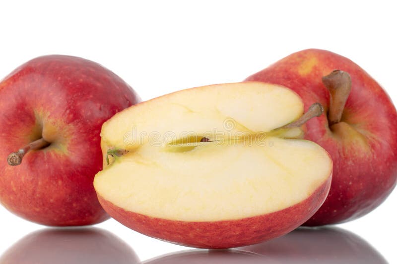 Saftige, süße Äpfel, makro isoliert auf weißem Hintergrund oben oder schwarz Hintergrund. stockbild