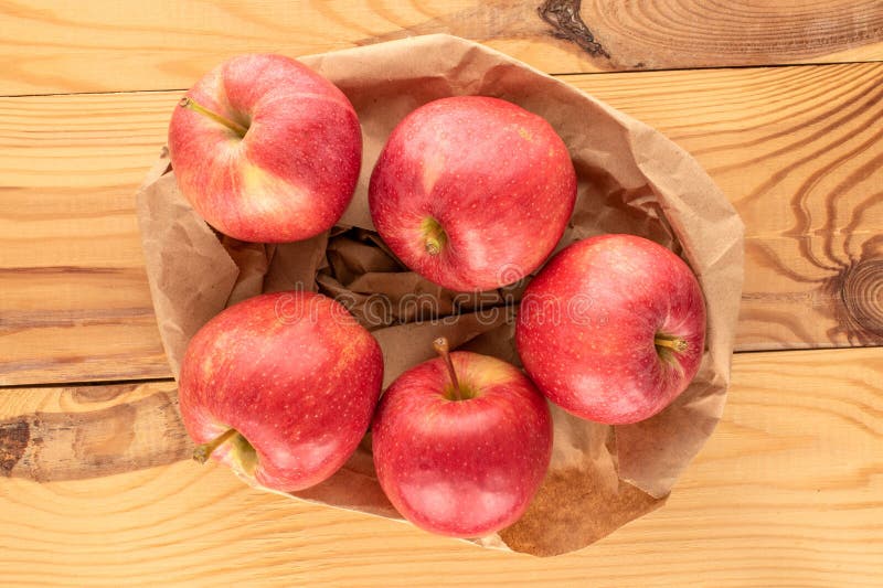 Saftige, süße Äpfel, makro isoliert auf weißem Hintergrund oben oder schwarz Hintergrund. stockbild