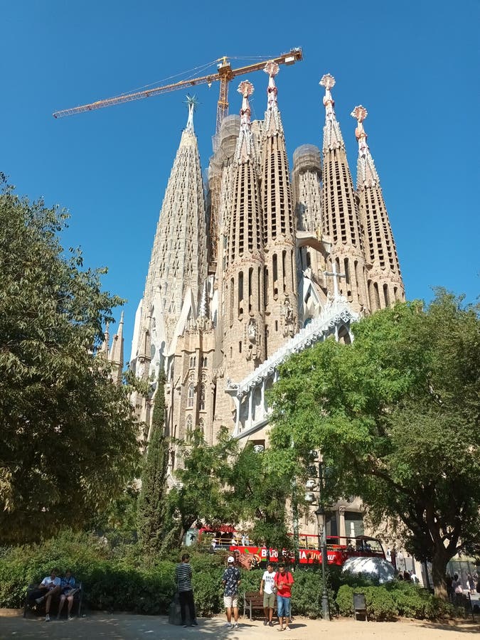 Sagrada Familia Barcelone editorial stock image. Image of terrain ...