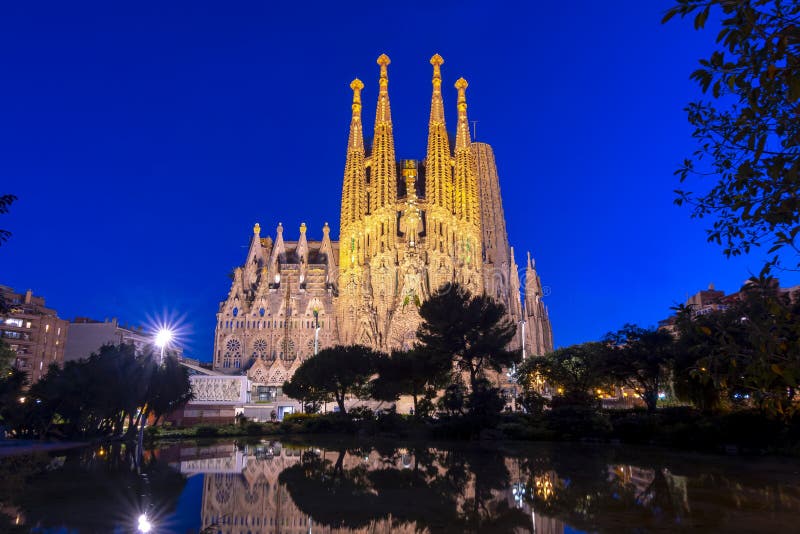Sagrada Familia In Barcelona At Night Editorial Image Image Of Church Gaudi