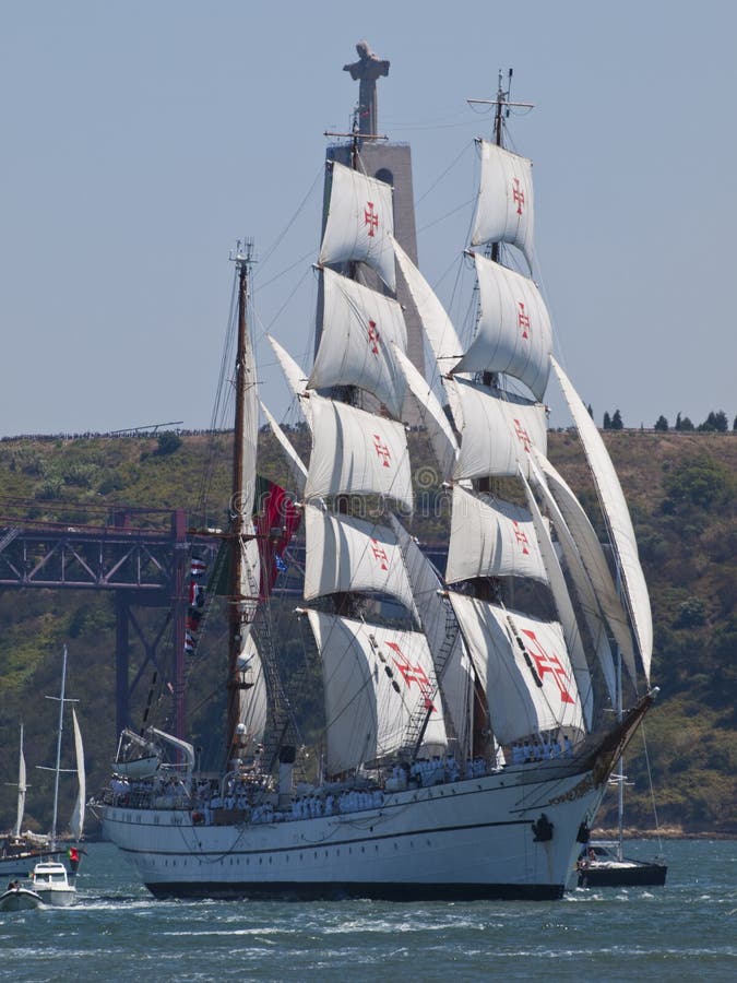 Sagres tall ship in Tagus river