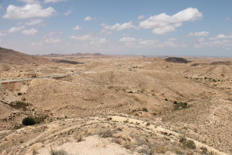 Největší poušť v, prodloužení mezi 800 a 1, 200 km a na nejméně 3, 000 km východ na západ, pokrývá oblast z včetně pozemky z alžírsko, maroko, Libye, tunisko a.