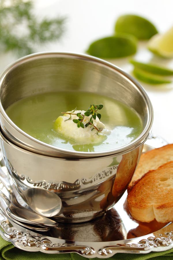 Sahne - Suppe Mit Grünen Erbsen. Stockfoto - Bild von frisch, kalk ...