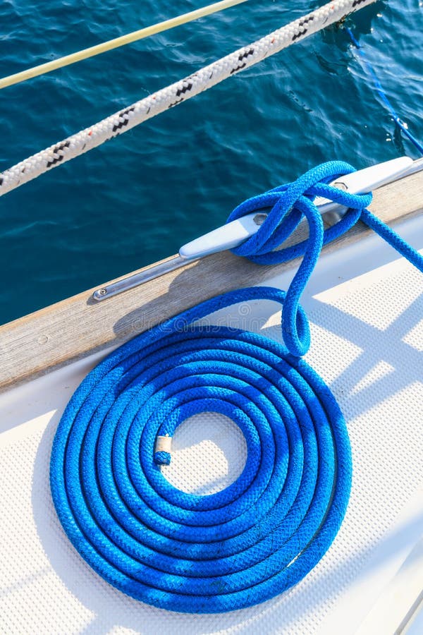 Rope and cleat on yacht stock photo. Image of ocean, ship 9761296