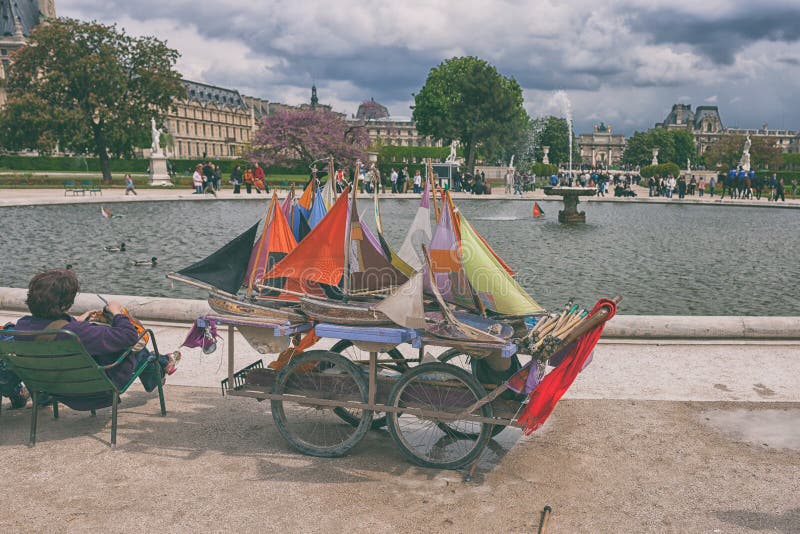 sailboats luxembourg gardens