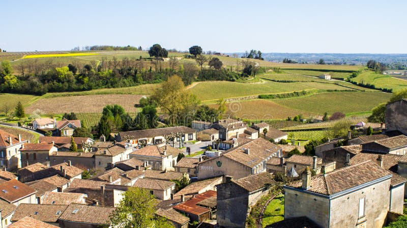 Saint Emilion et le vignoble, près du Bordeaux, Frances photos stock Saint Emilion et le vignoble, près du Bordeaux, Frances photos stock