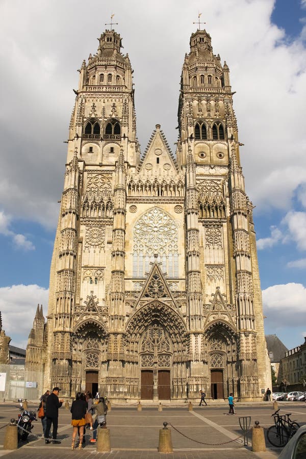 churches in tours france