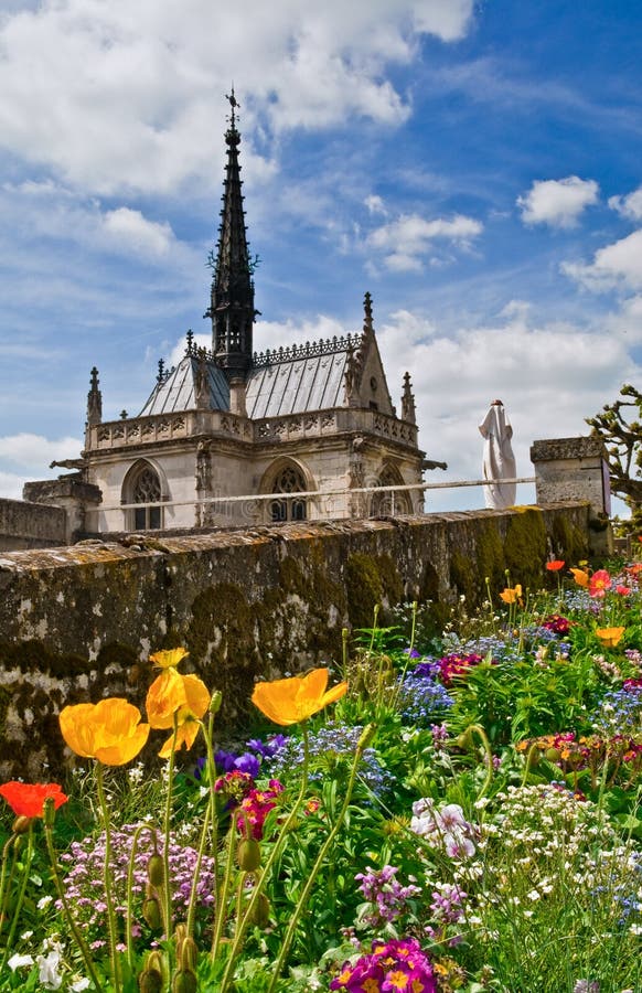 La Cappella di Saint-Hubert, luogo di sepoltura di Leonardo da Vinci, il parco del castello di Amboise, situato nella Valle della Loira, in Francia, che è Patrimonio dell'Unesco.