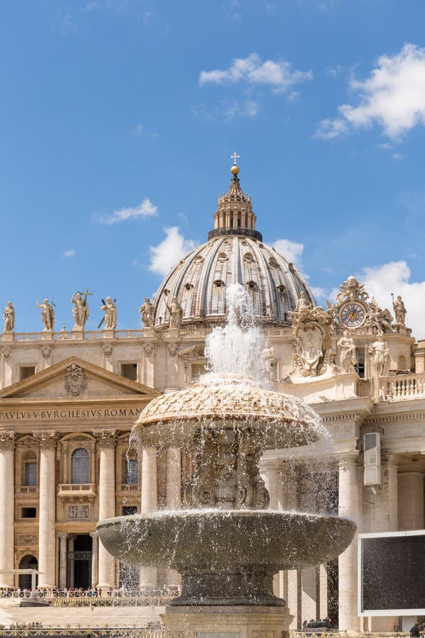 Saint Peter`s Square, Fountain and Dome detail, Vatican City. royalty free stock photos Saint Peter`s Square, Fountain and Dome detail, Vatican City. royalty free stock photos