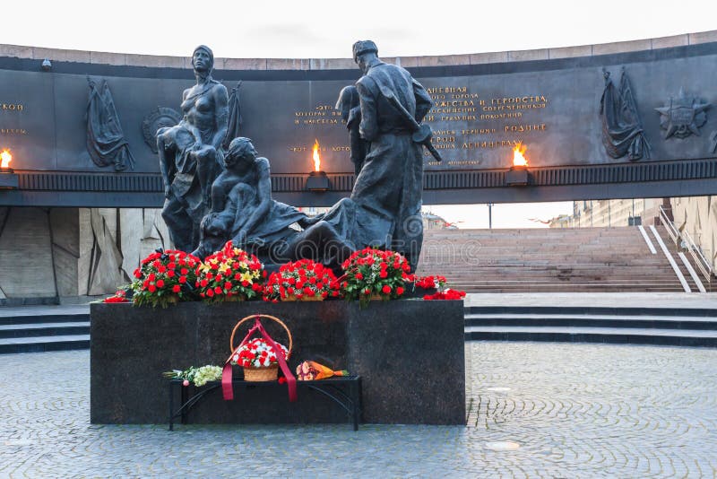 Statue of soldiers marching to war at the Monument to the Heroic