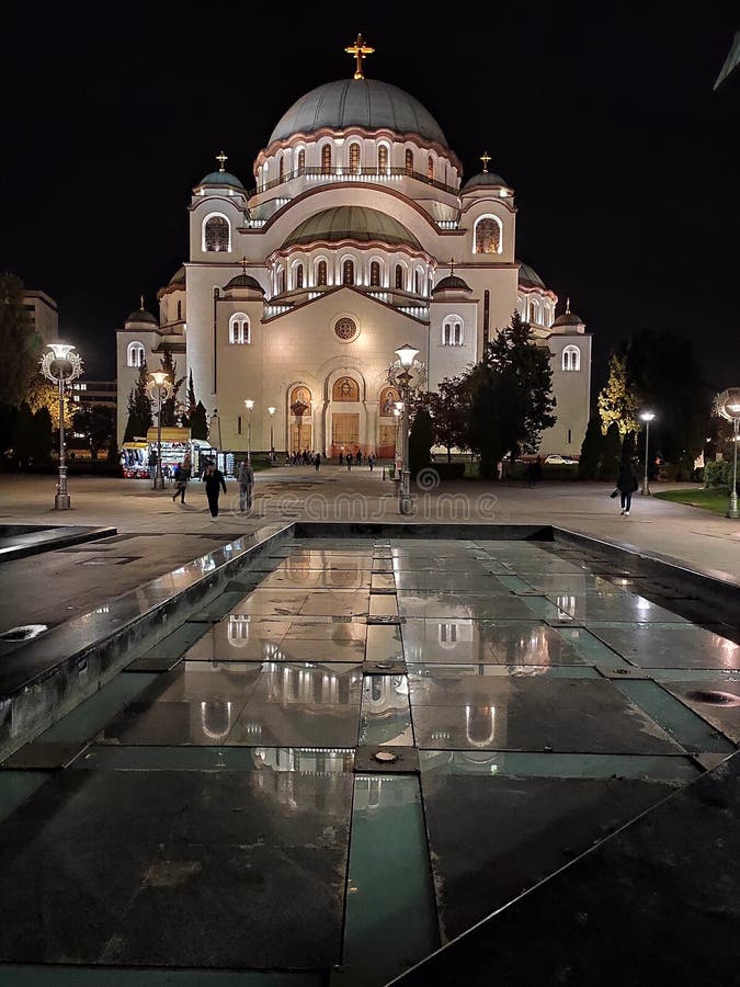 Saint Sava Temple Belgrado Sérvia à noite imagem de stock Saint Sava Temple Belgrado Sérvia à noite imagem de stock