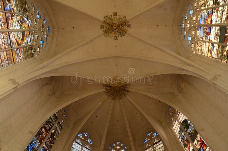 Sainte-Chapelle - Castelo de Vincennes fotografia de stock Sainte-Chapelle - Castelo de Vincennes fotografia de stock